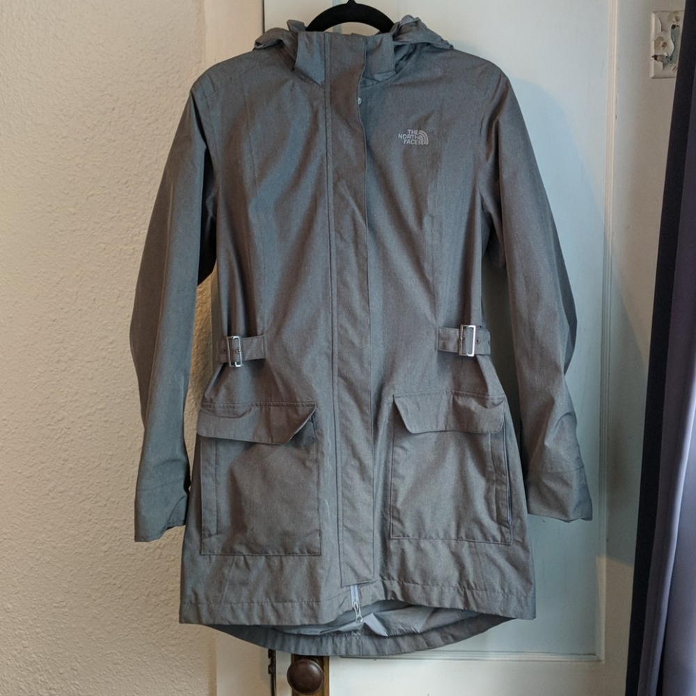 The North Face mid-weight hooded coat EUC